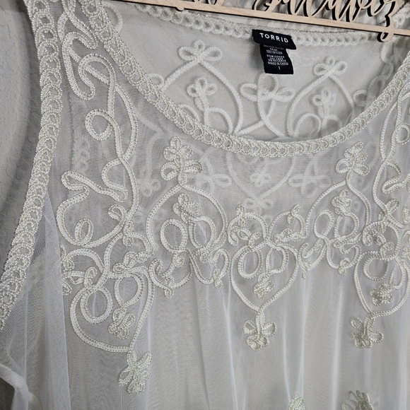 Torrid Sheer Lace Sleeveless Top- Size 1 - Picture 4 of 6